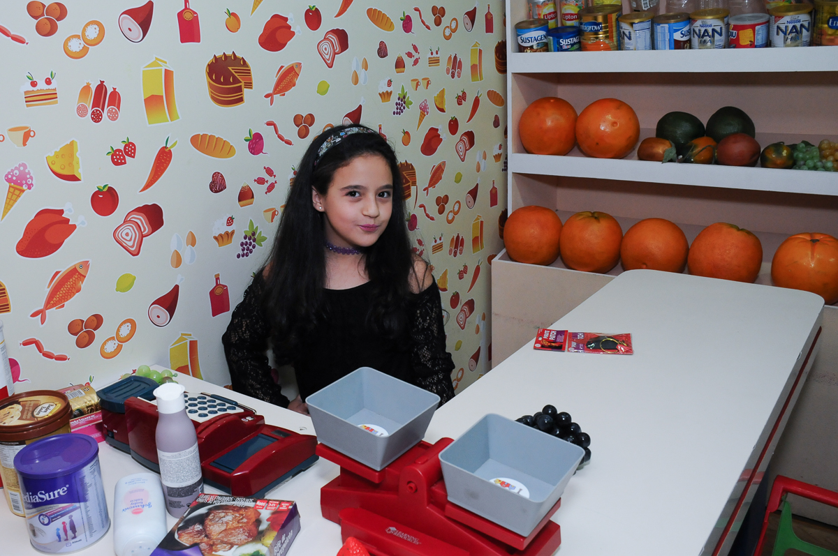 pose da convidada para a foto no Buffet Espaço Vila da Arte