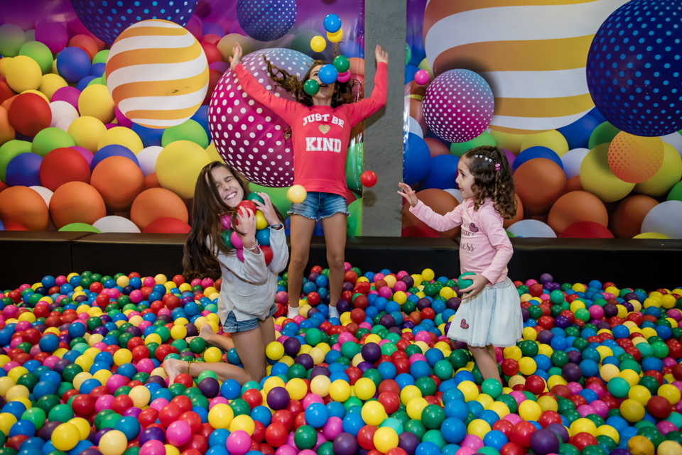 piscina de bolinhas giante e divertida