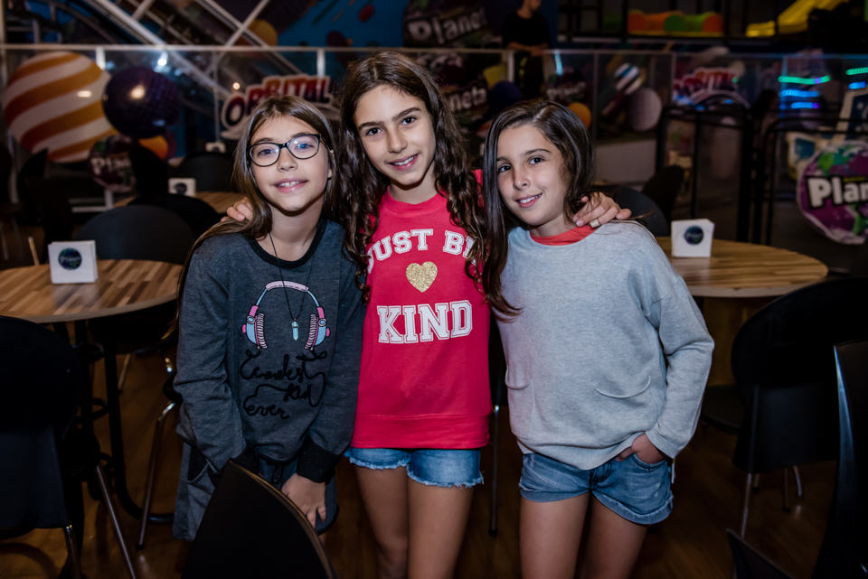 As amigas fazem foto juntas