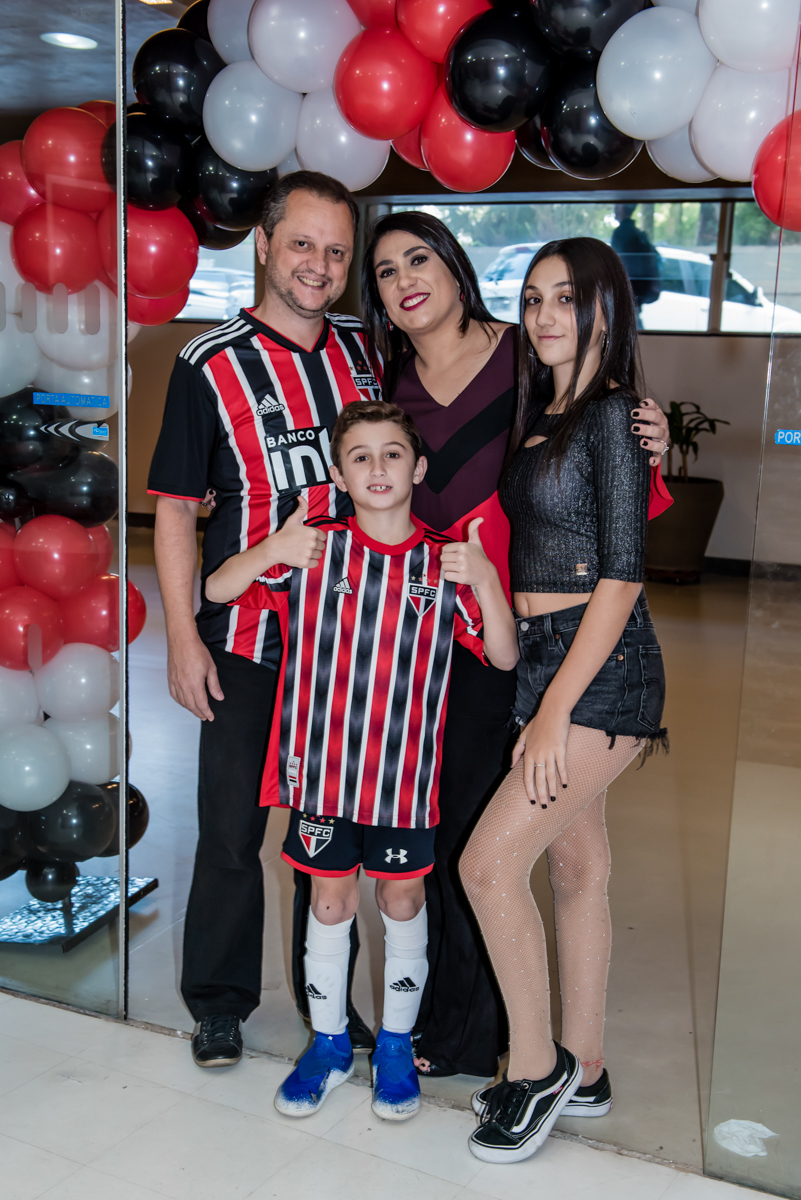 entrada da família para a festa do Henrique