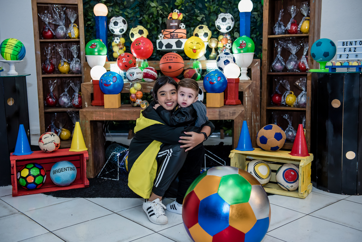 abraço gostoso da irmã