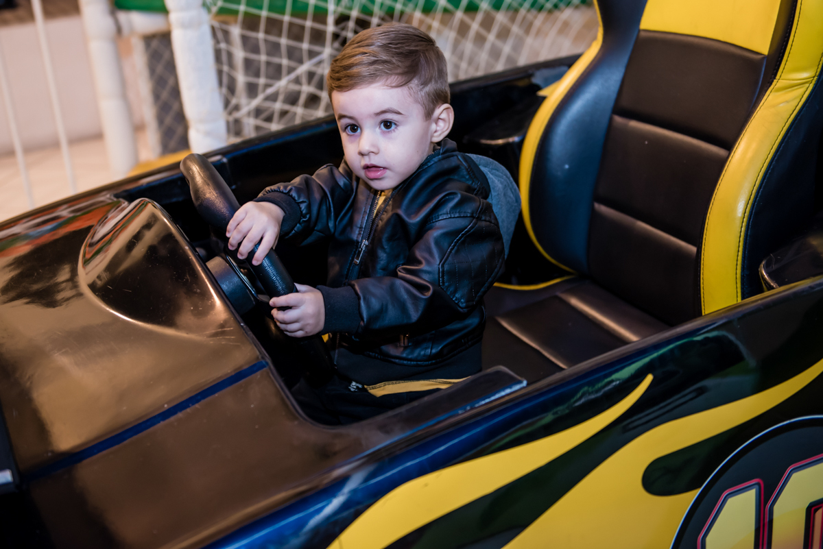 divertindo no simulador de corridas