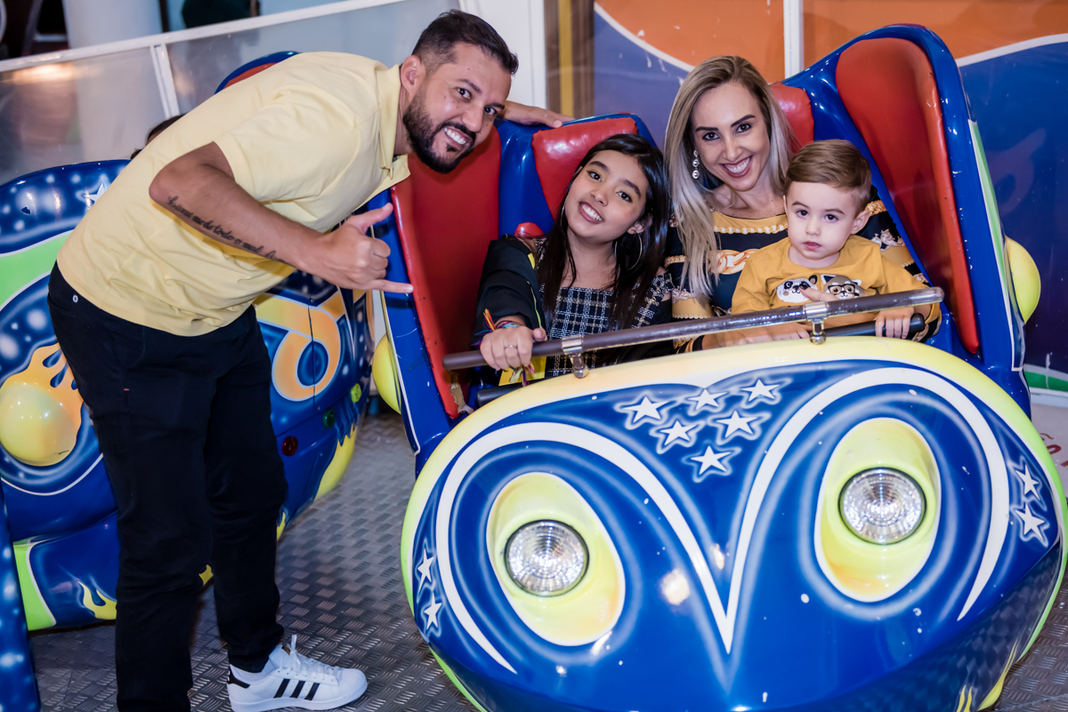 família unida brincam unida