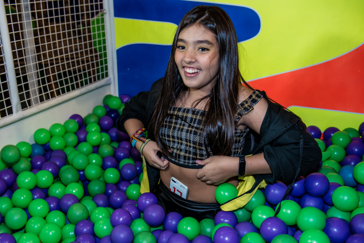 piscina de bolinhas divertida