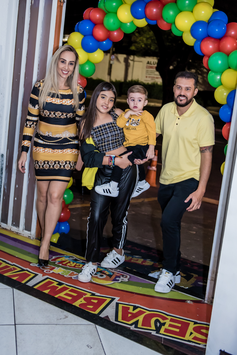 entrada da família para a festa