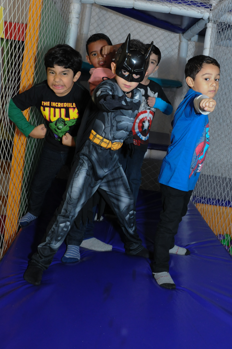 bagunça de matheus e seus amiguinhos no buffet fábrica da alegria, osasco