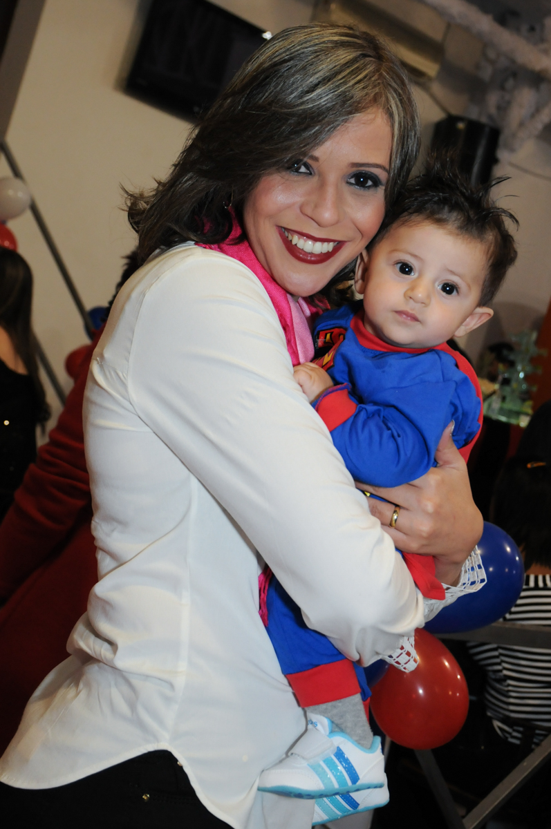 mãe de matheus e irmãozinho no buffet fábrica da alegria, osasco