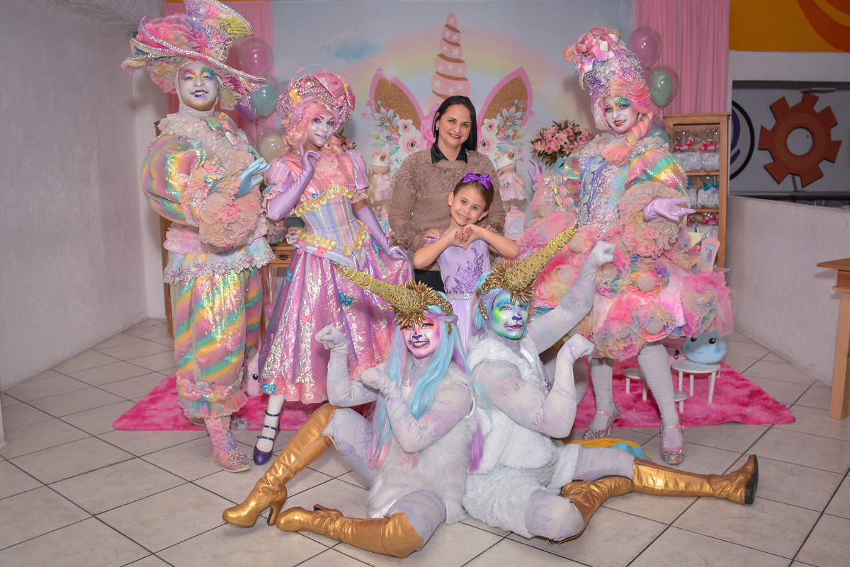 A família também faz foto com s personagens