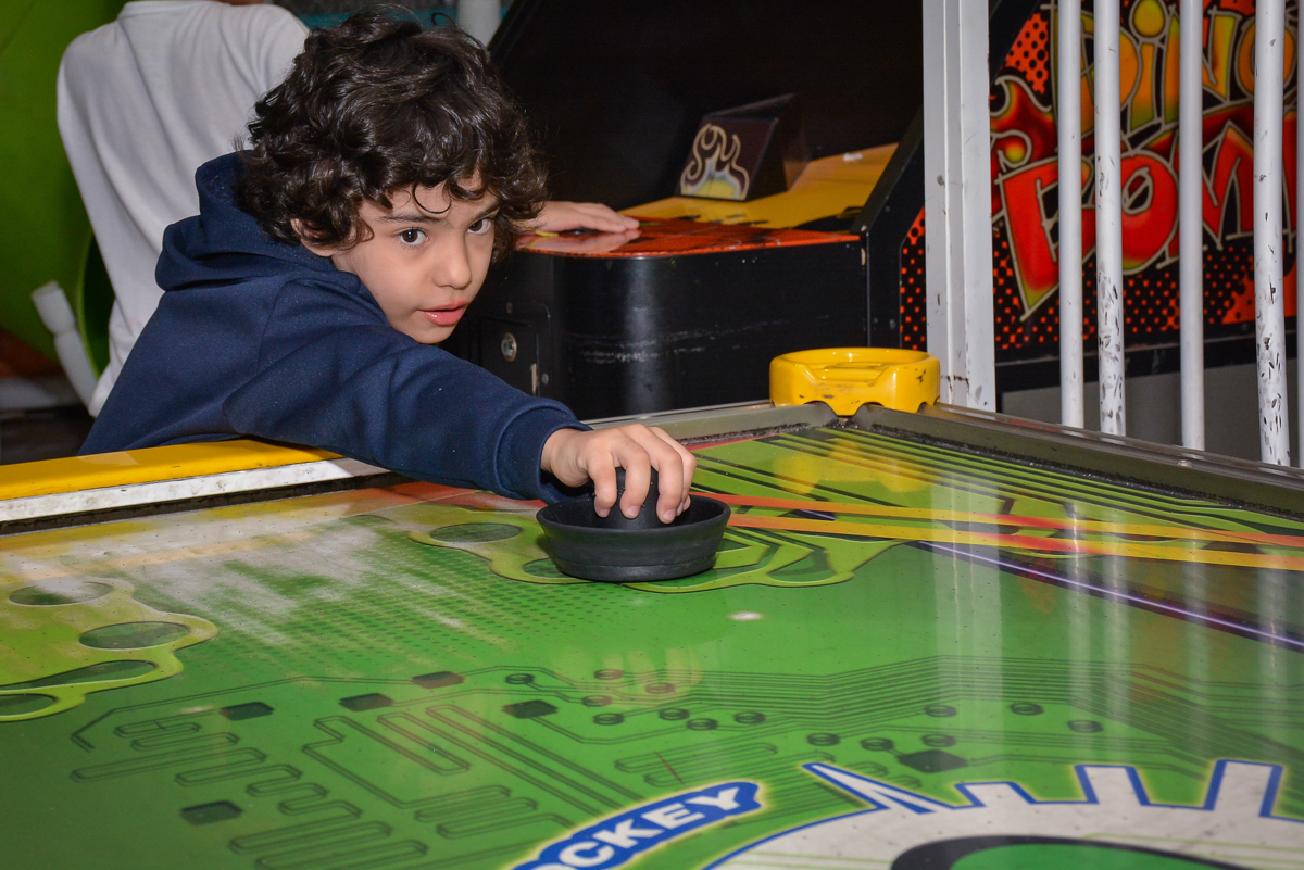 jogo e futebol de mesa divertido