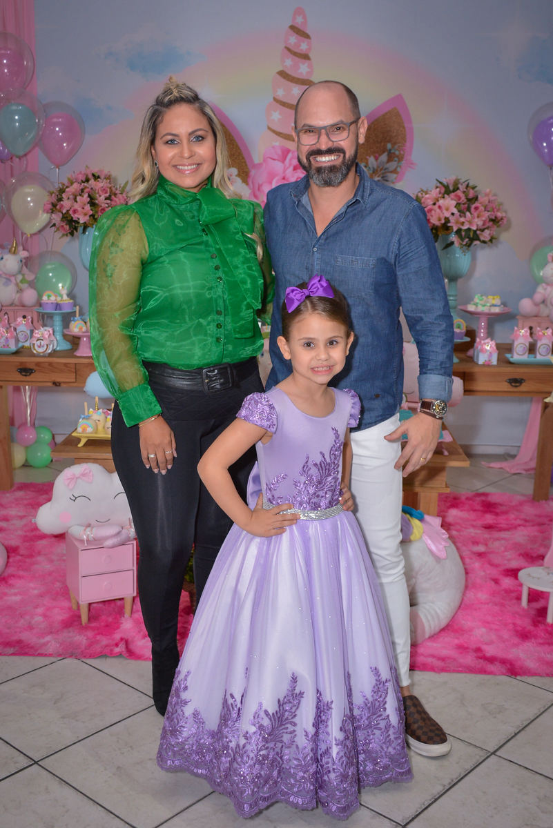 foto da família na mesa temática