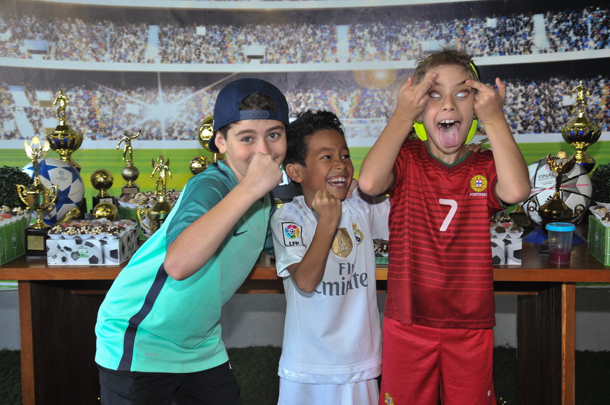 baggunça de rafael e os amigos no Buffet High Soccer