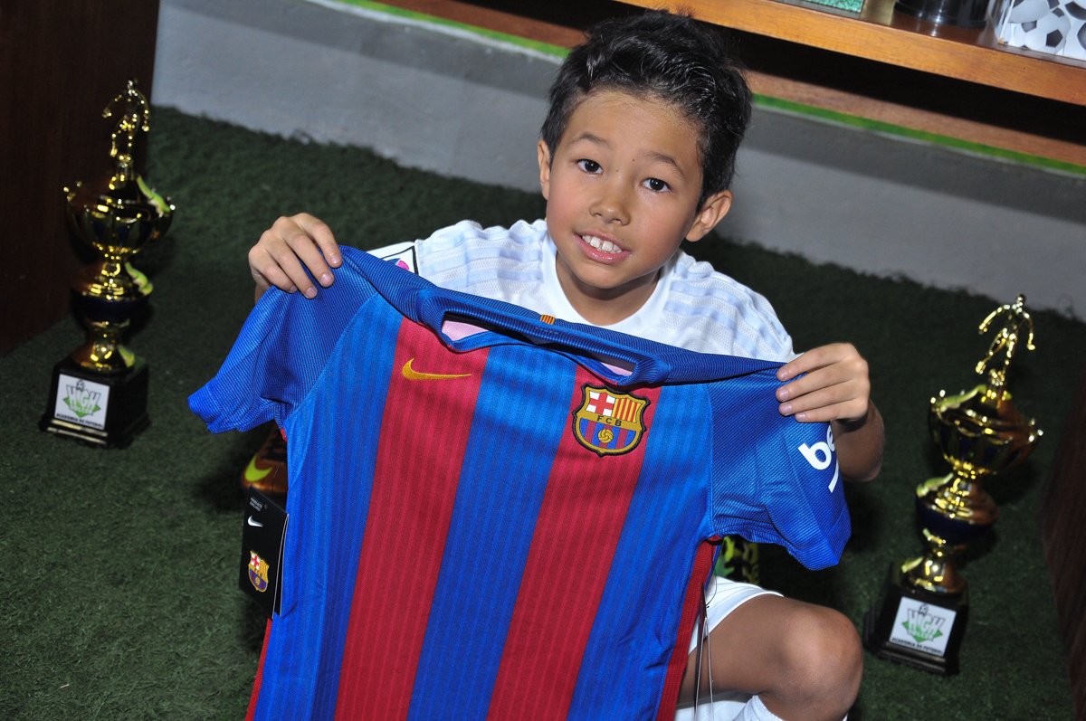 rafael e a camisa de seu time no Buffet High Soccer
