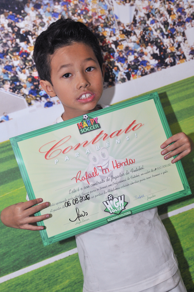 rafael e o contrato assinado para jogar bola em seu time do coração no Buffet High Soccer