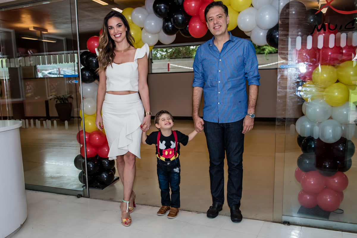 entrada da família para a festa do Lorenzo