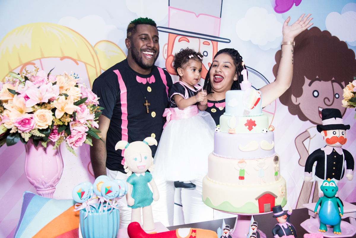 os pais felizes na hora do parabéns