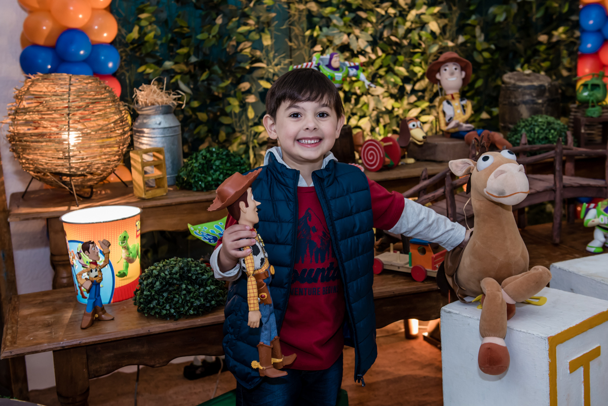 Lucas está feliz com sua festa