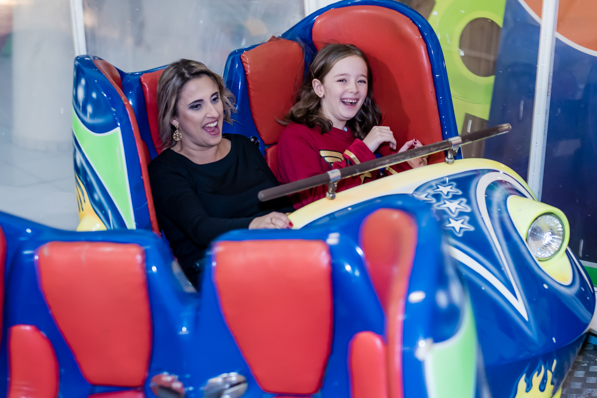 os adultos também se diverte na festa