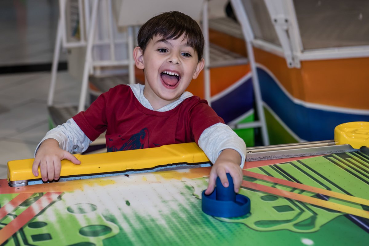fazendo gol no jogo de futebol de mesa