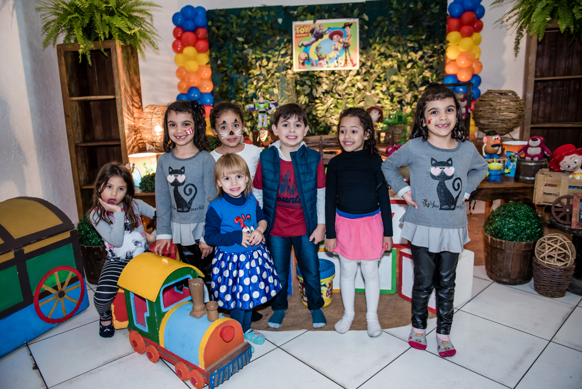 final da festa com foto com os amigos