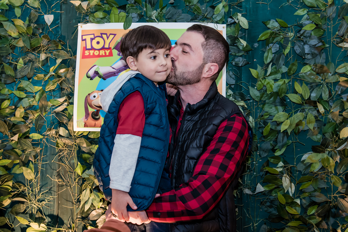 beijo do papai no Lucas