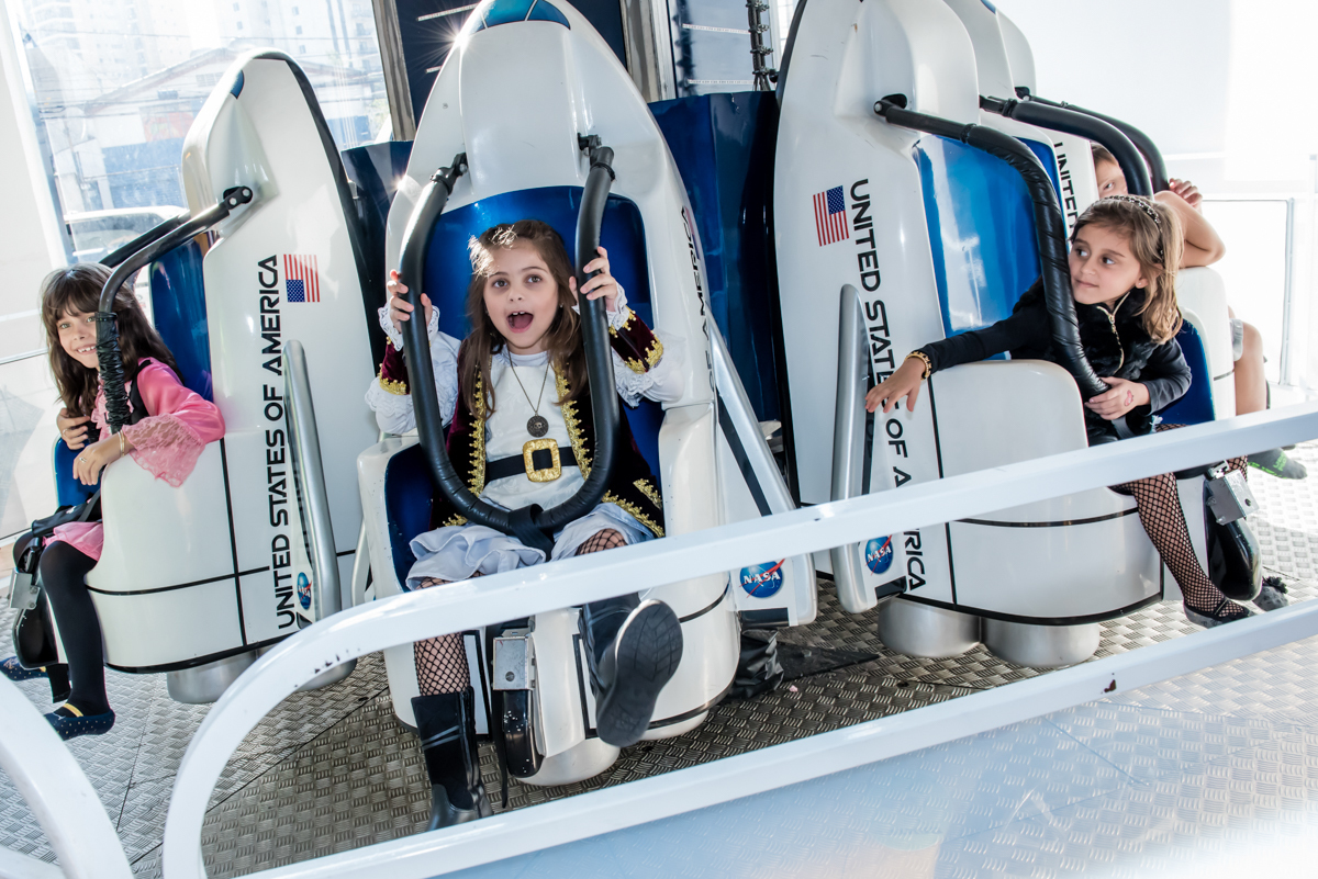 adrenalina pura no brinquedo elevador