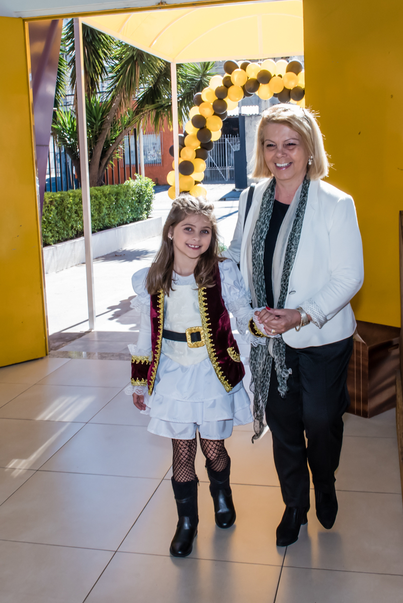 entrando com a vovó