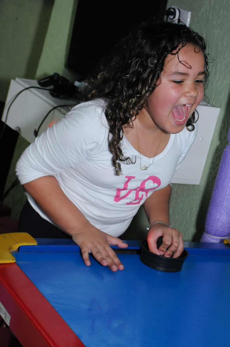 convidada brincando no Buffet infantil na zona norte SP