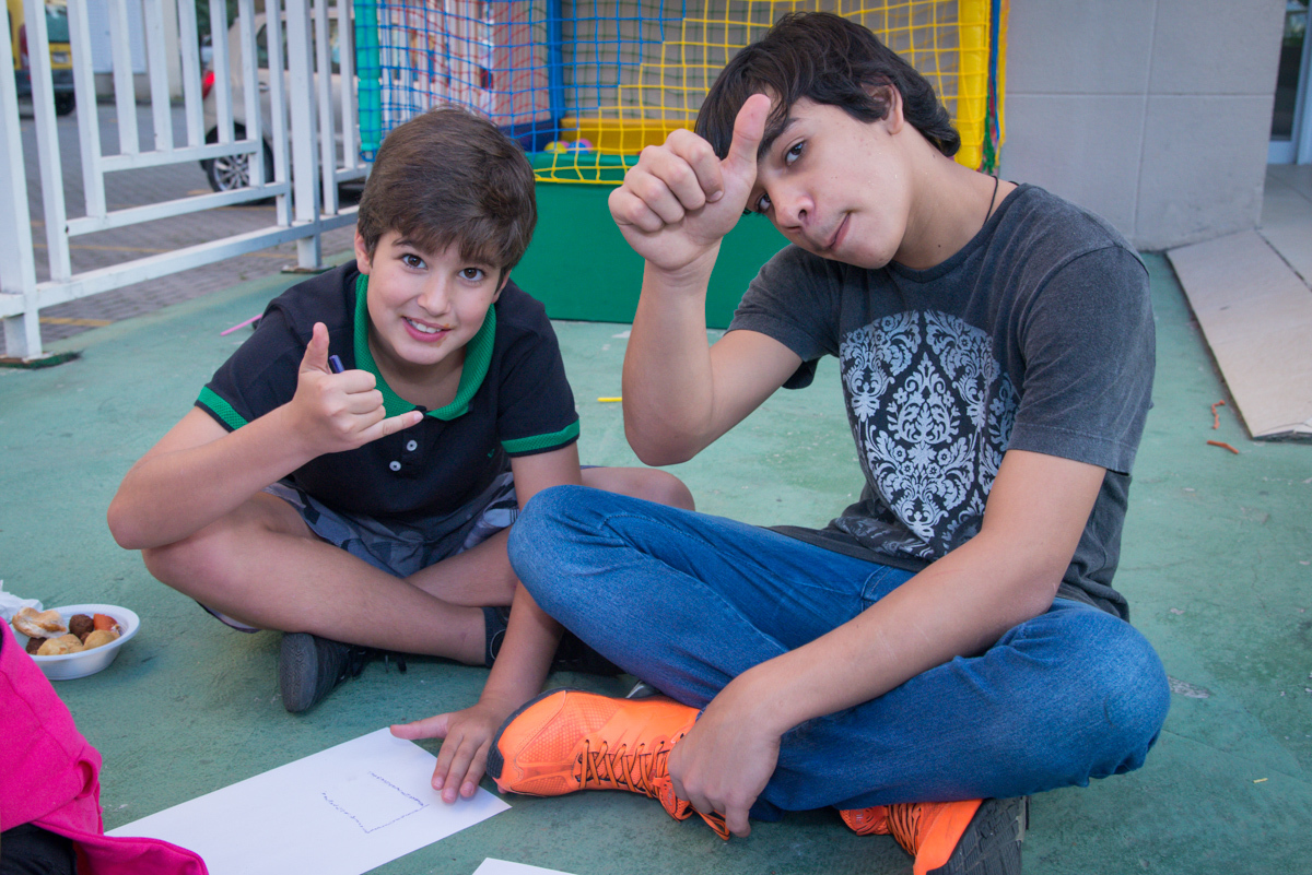 fazendo foto com os amigos