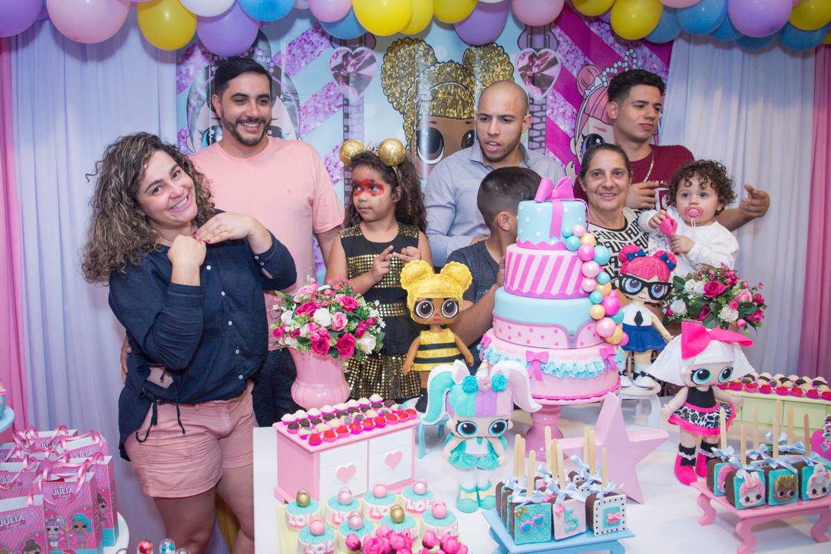 final da festa com todos felizes