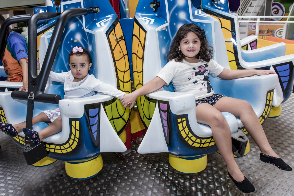 adrenalina no brinquedo elevador