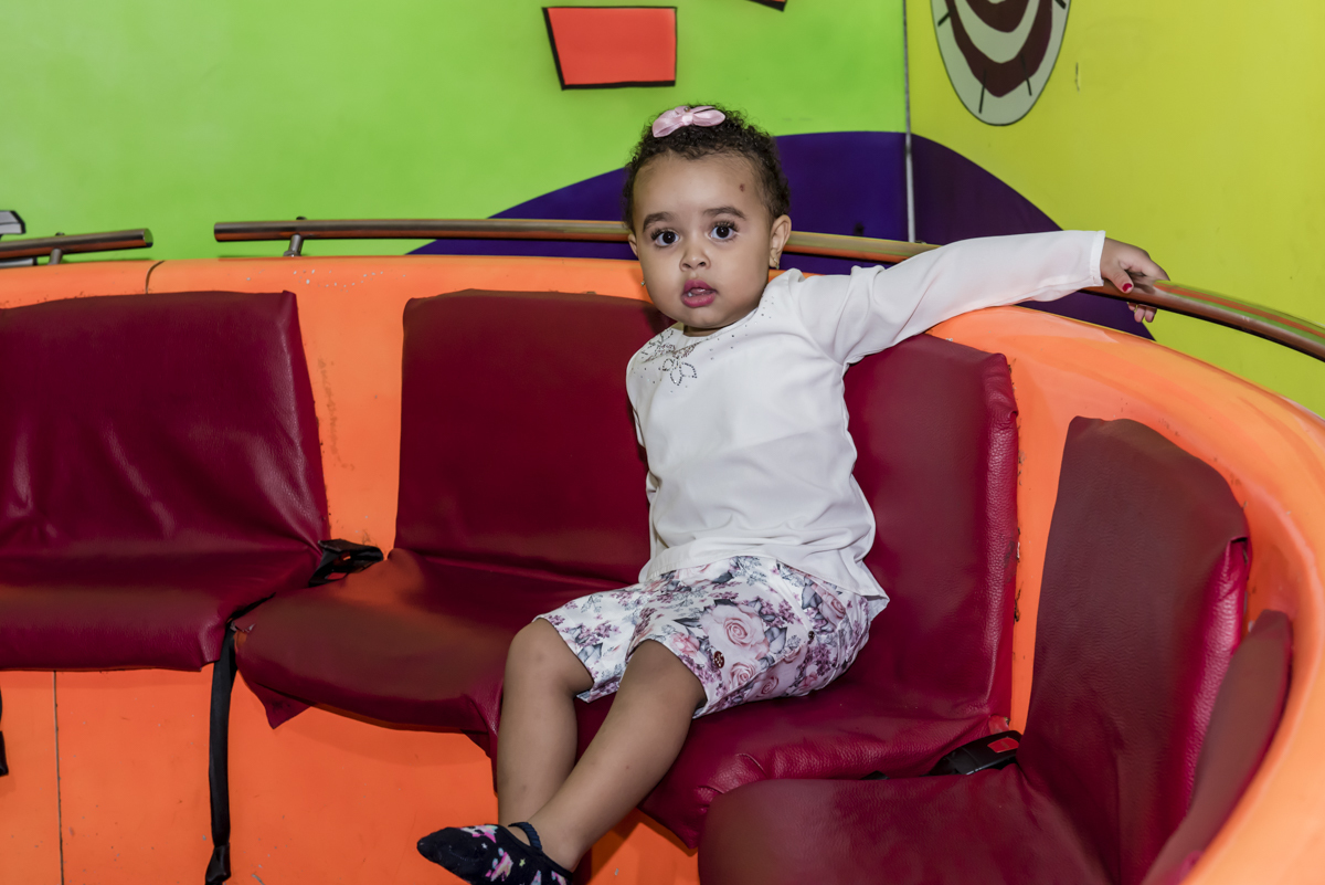 larissa gosta de brincar no labamba