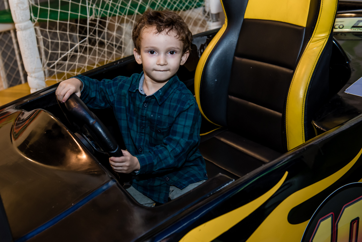 brincando no simulador de corridas