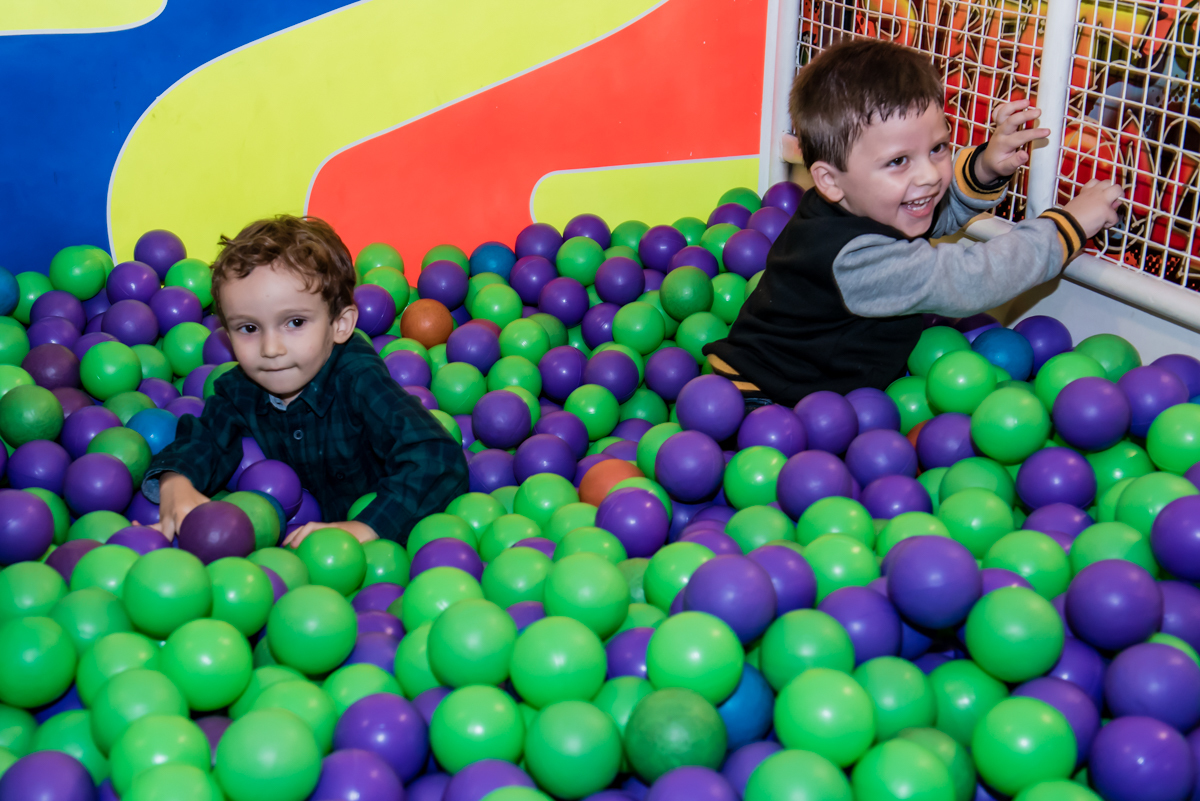 piscina de bolinhas divertidas