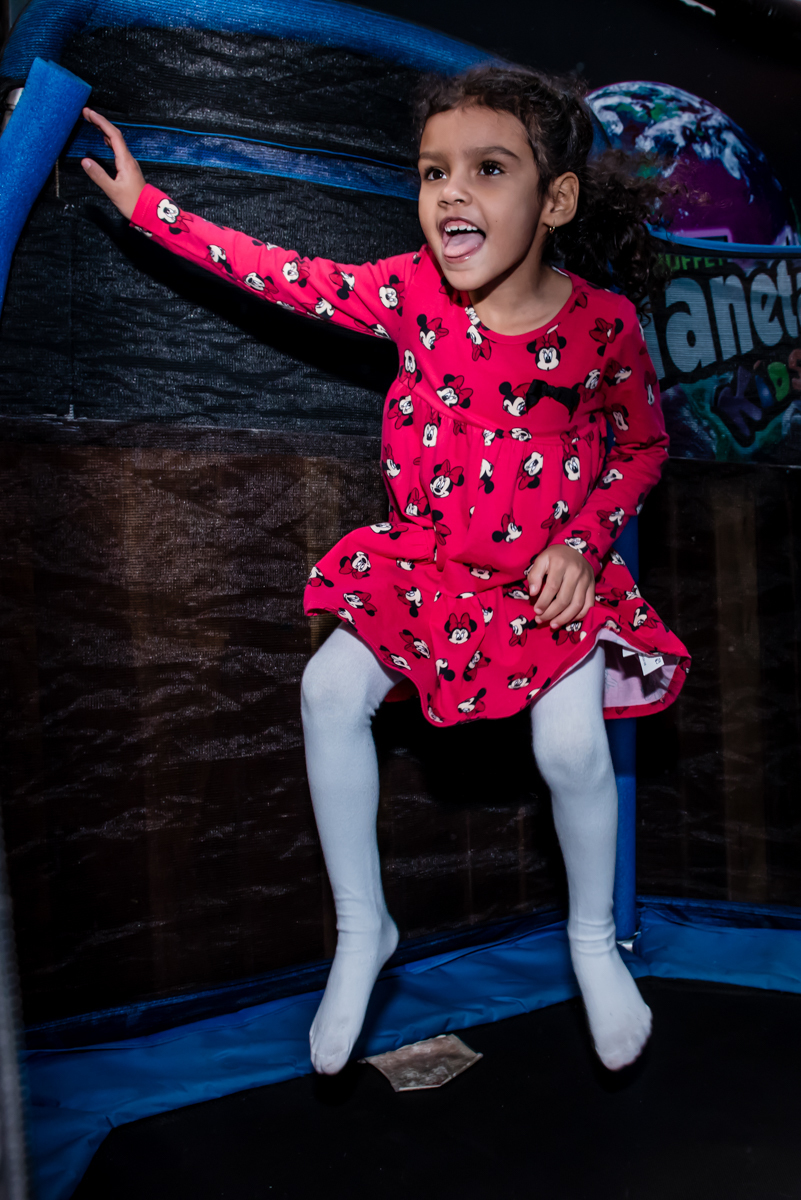 pulo sensacional na cama elástica