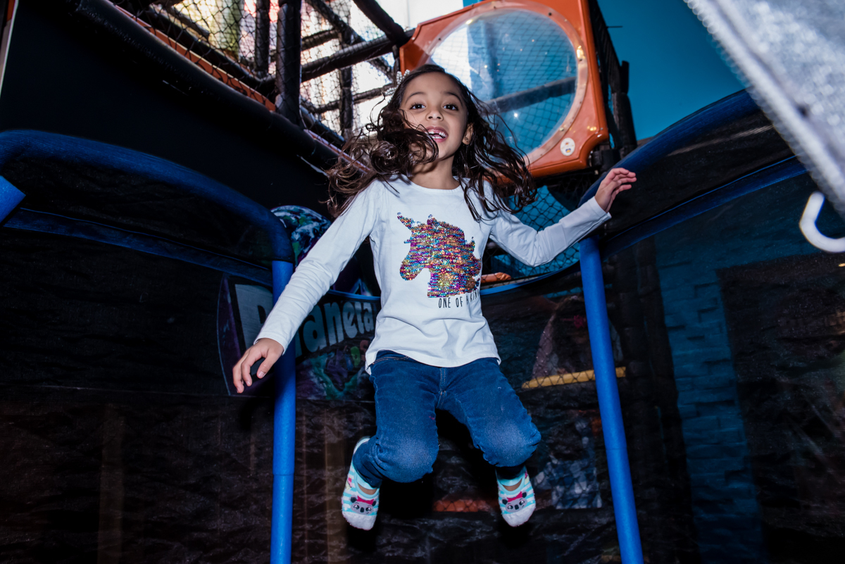 pulo bem alto na cama elástica