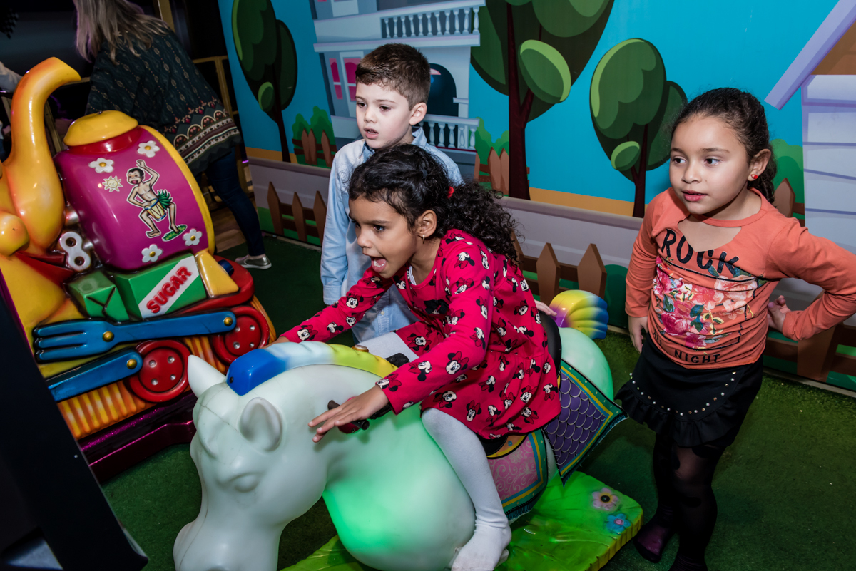 reunião com os amigos na área baby