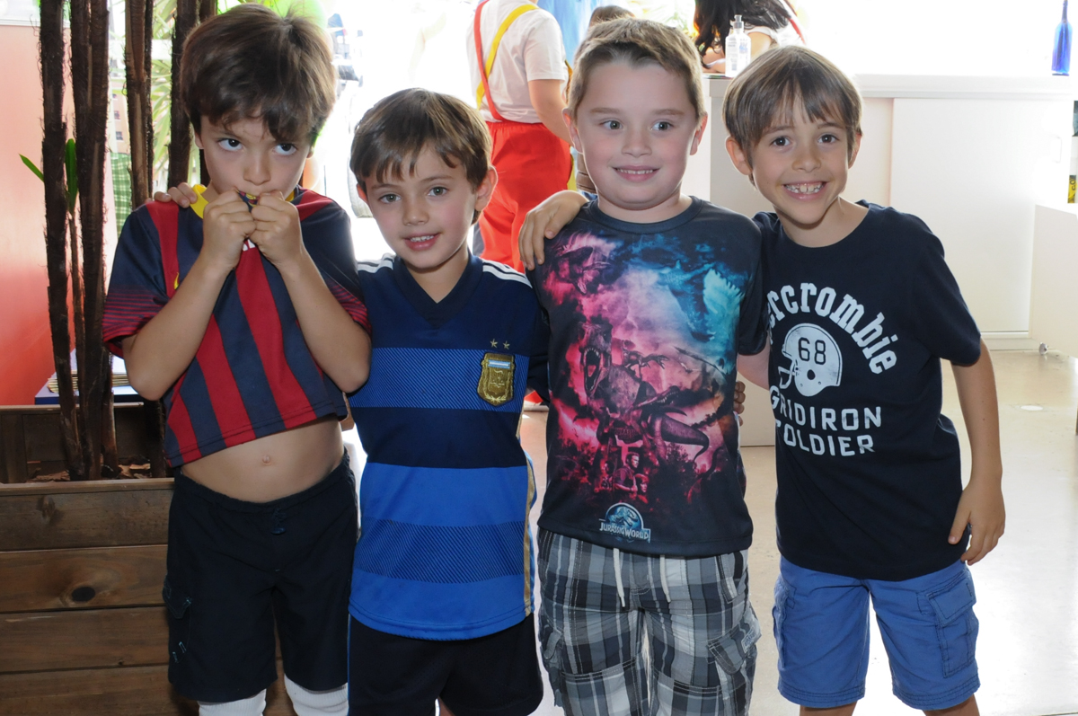 foto de thiago e o amigo no buffet espaço boo, Lapa, São Paulo