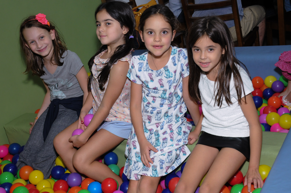 foto das amiguinhas de tgiago no buffet espaço boo, Lapa, São Paulo