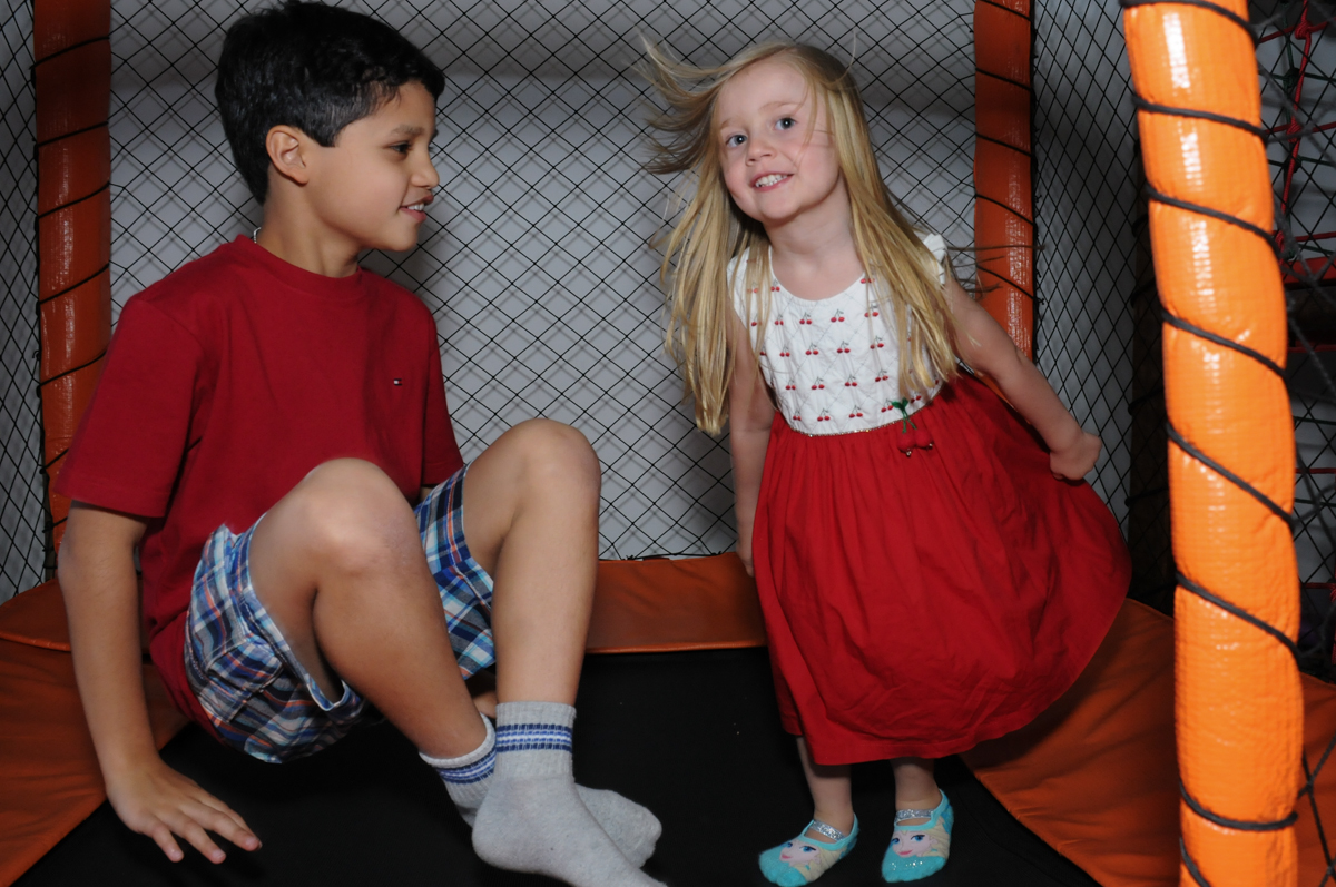 amiguinhos no pula pula no buffet espaço boo, Lapa, São Paulo