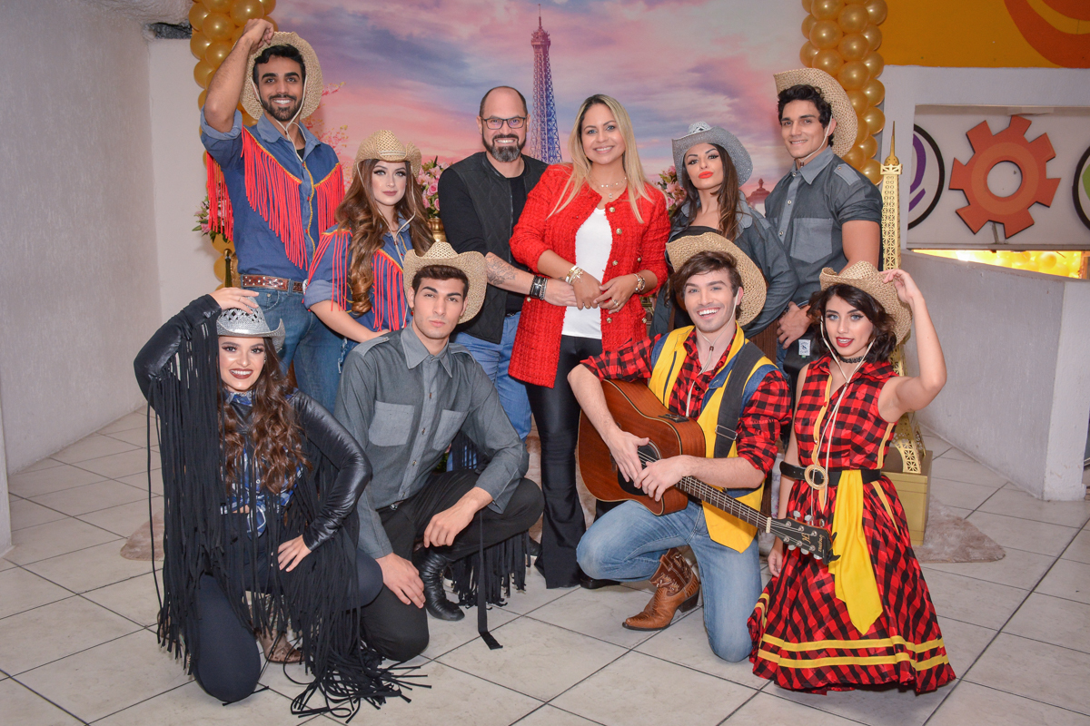 foto com todos os integrantes do show