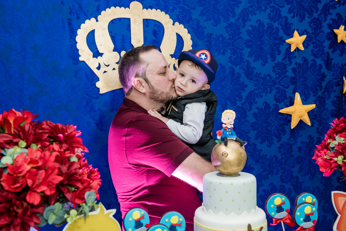 beijo do papai no aniversariante