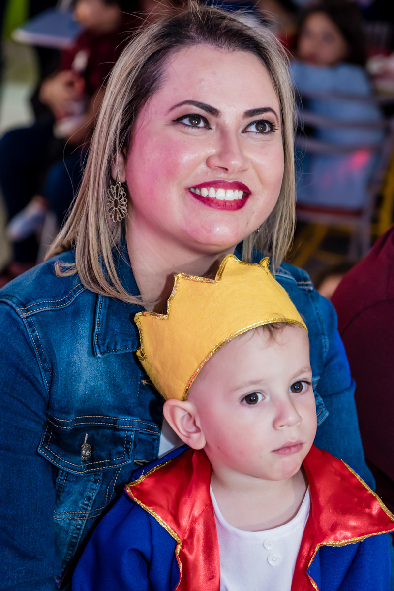 a mãe se emociona com a retrospectiva