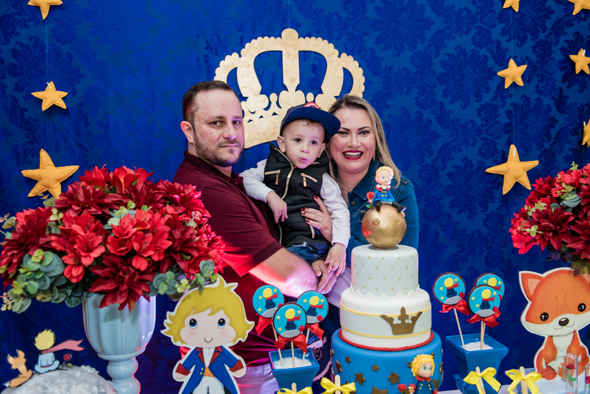 fotografia da família na mesa tematica