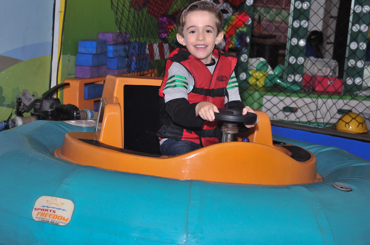 felicidade do gustavo em sua festa no buffet viva vida, fazendinha butantã