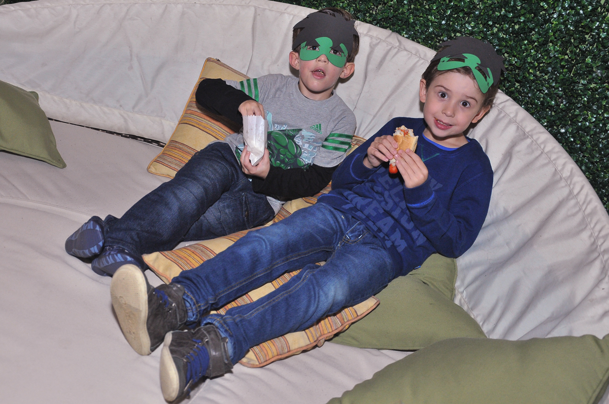 reposo no sofá no buffet viva vida, fazendinha butantã