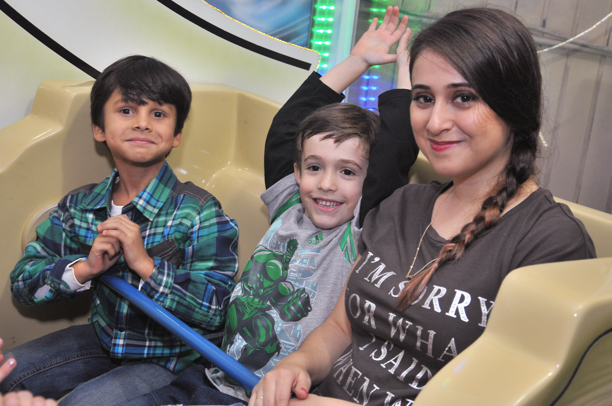 gustavo e amigos no barco no buffet viva vida, fazendinha butantã