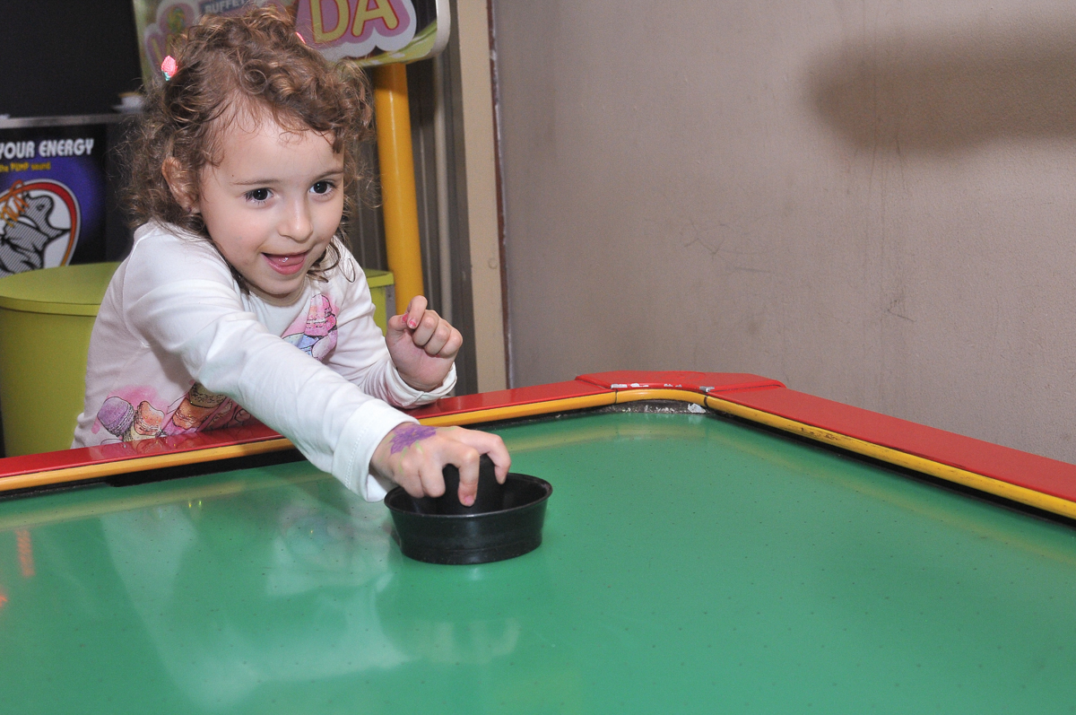 brincadeiras das crianças no buffet viva vida, fazendinha butantã