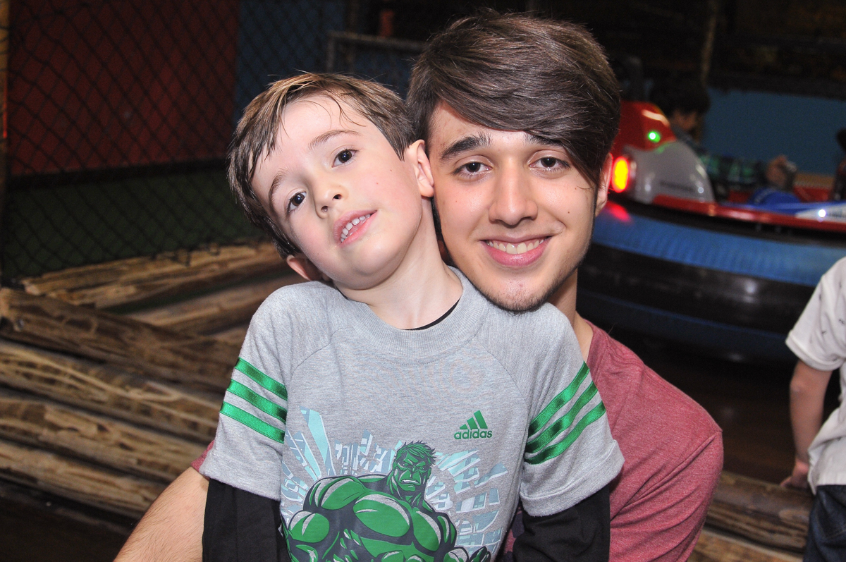 gustavo e seu amigo no buffet viva vida, fazendinha butantã