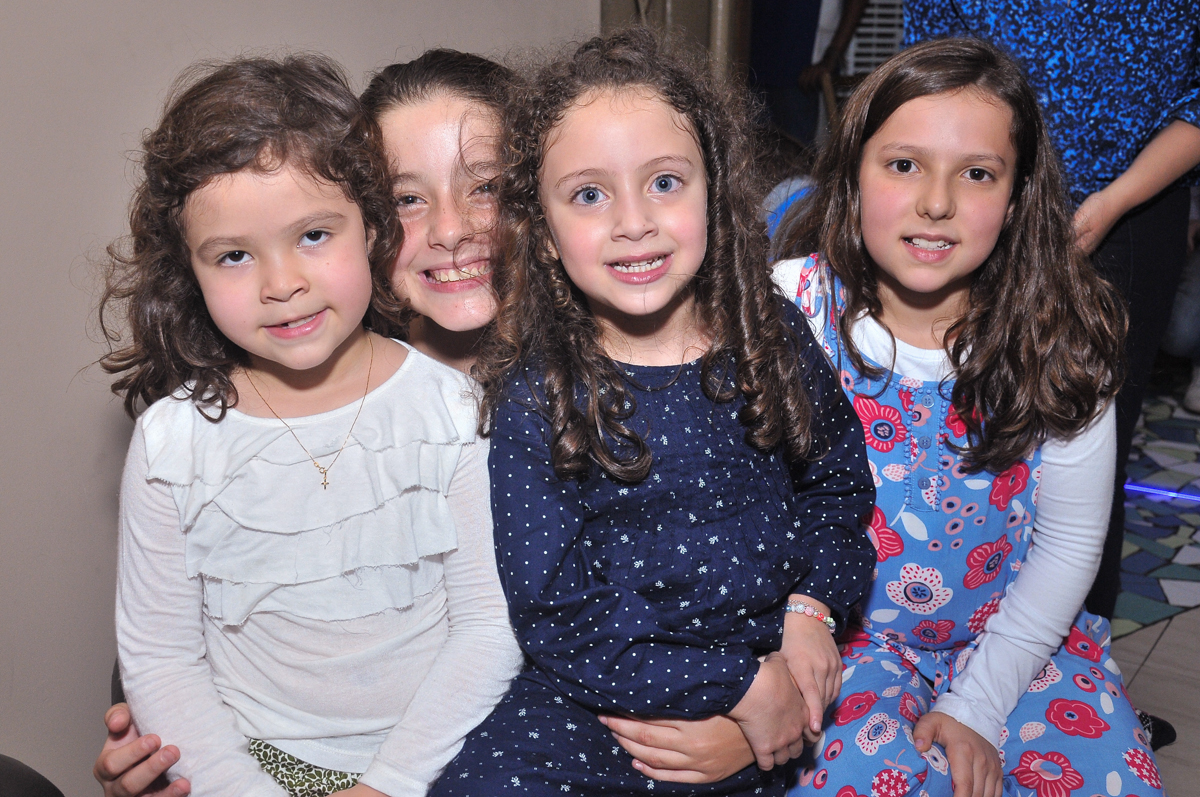 pose para foto das amiguinhas de gustavo no buffet viva vida, fazendinha butantã