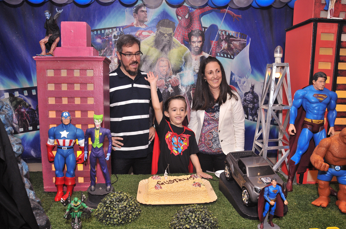 mesa do parabéns do gustavo no buffet viva vida, fazendinha butantã